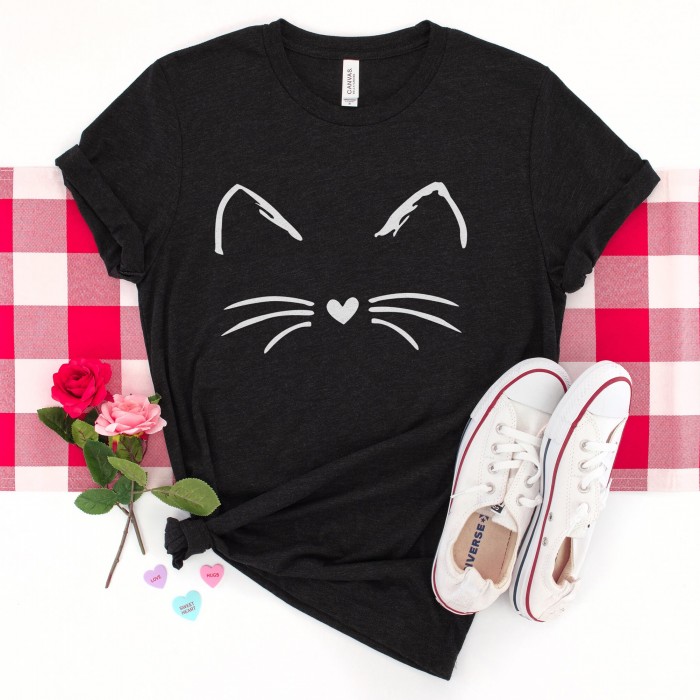 Cat Face Shirt for Women, Cat T Shirt for Her, Gift for Cat Lover for Birthday, Cat Mom Tshirt for Her, Gift for Cat Owner for Christmas
